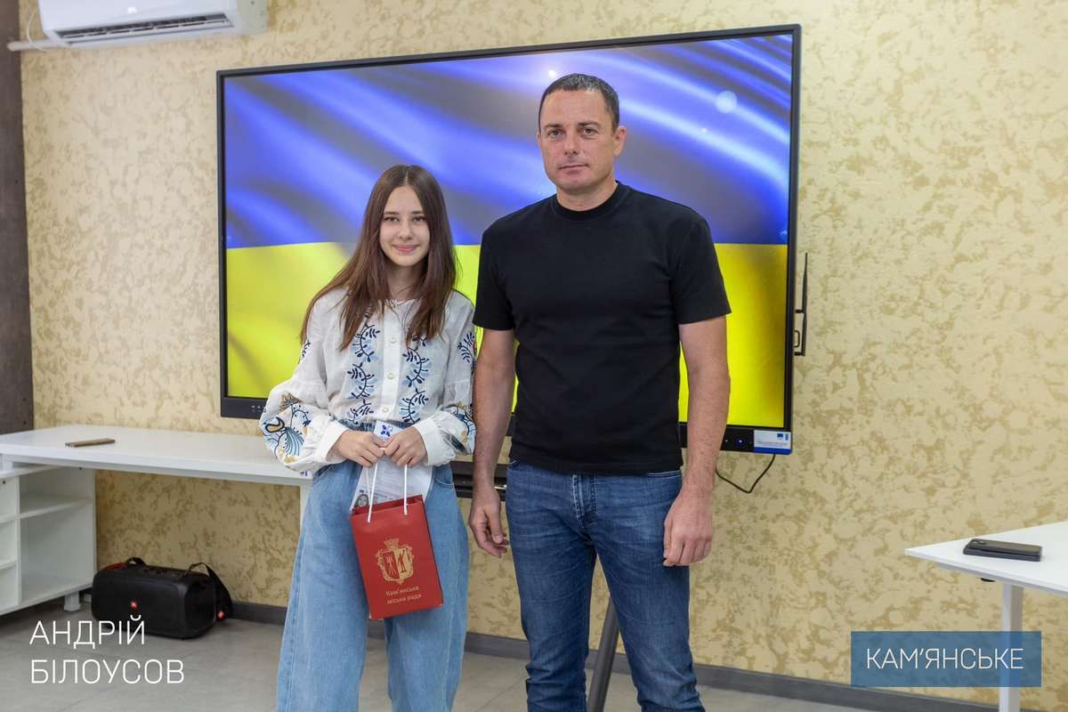 Накануне 274-й годовщины основания города: в Каменском молодежи выдали паспорта 3