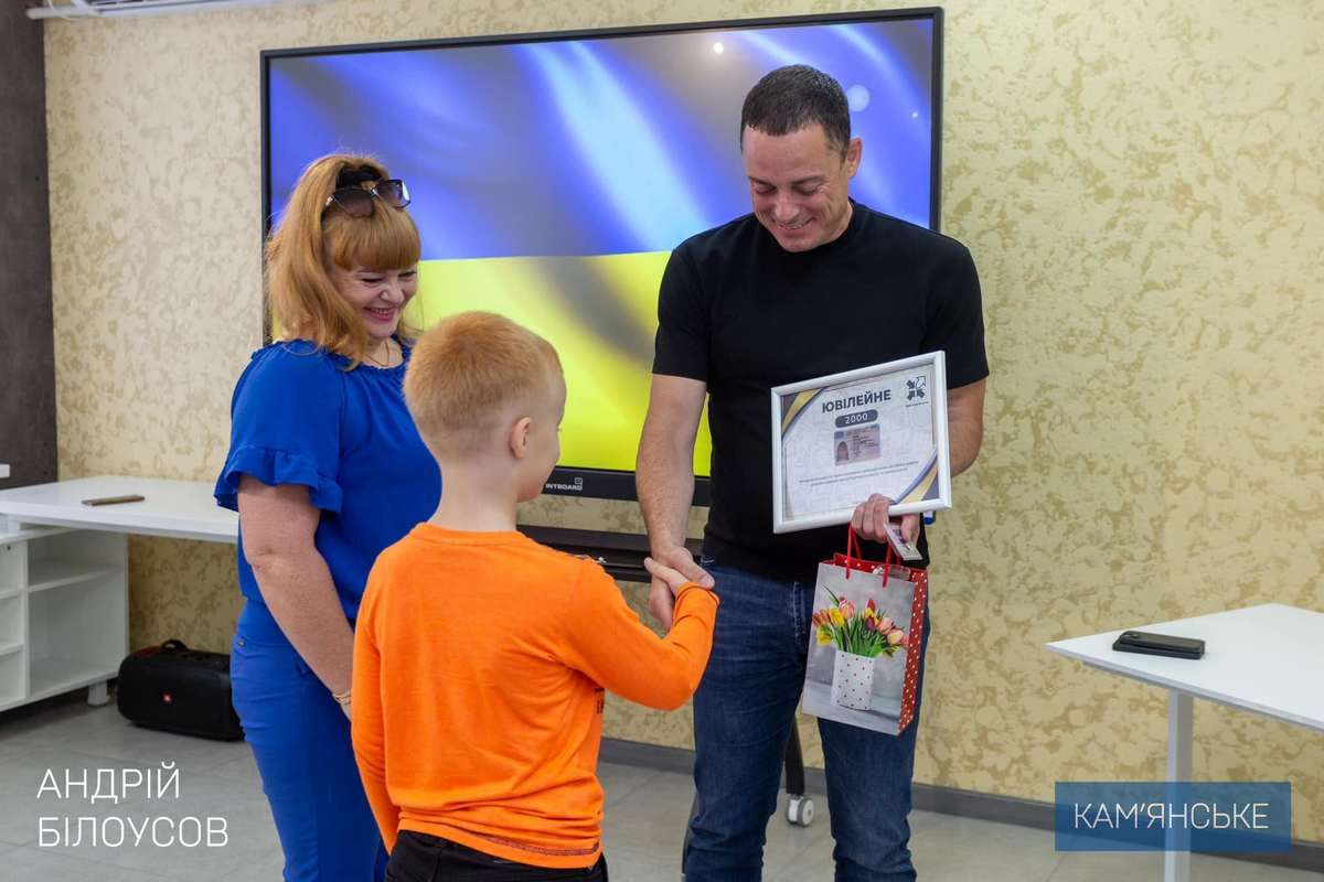 Накануне 274-й годовщины основания города: в Каменском молодежи выдали паспорта 4