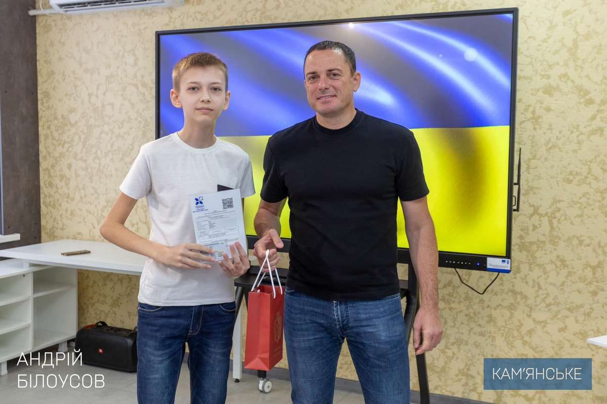 Накануне 274-й годовщины основания города: в Каменском молодежи выдали паспорта 6