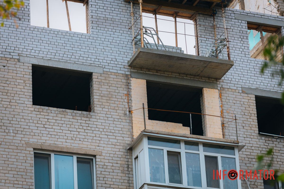 В Днепре на Эдеиды начали восстанавливать многоэтажный дом, в который в феврале попал Шахед 5