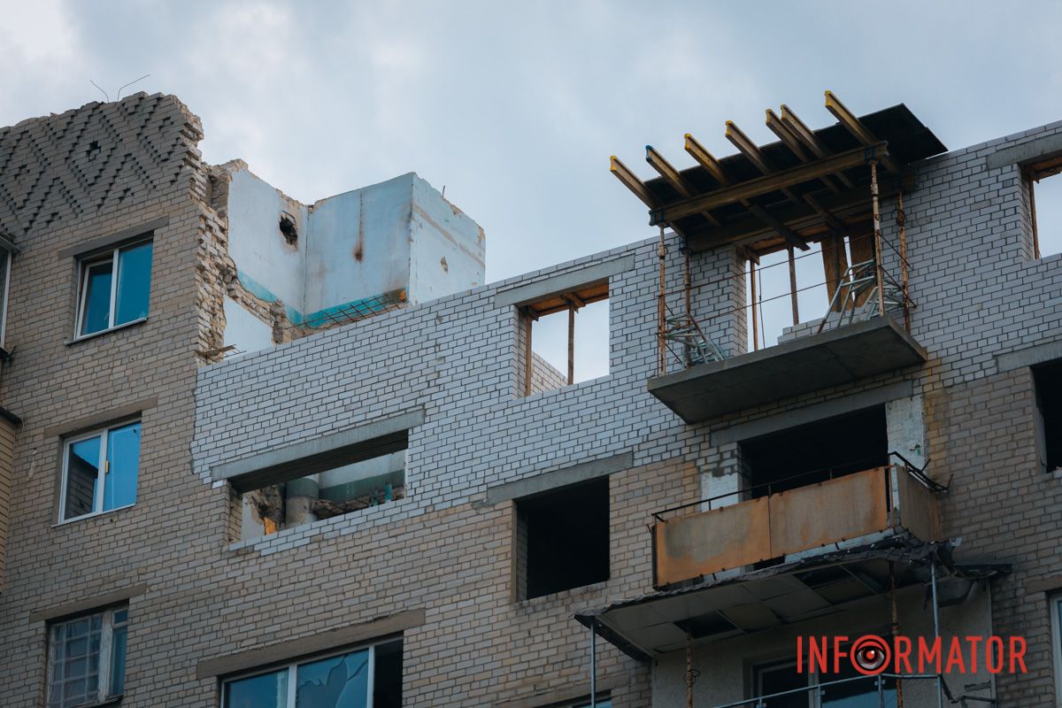 В Днепре на Эдеиды начали восстанавливать многоэтажный дом, в который в феврале попал Шахед 14