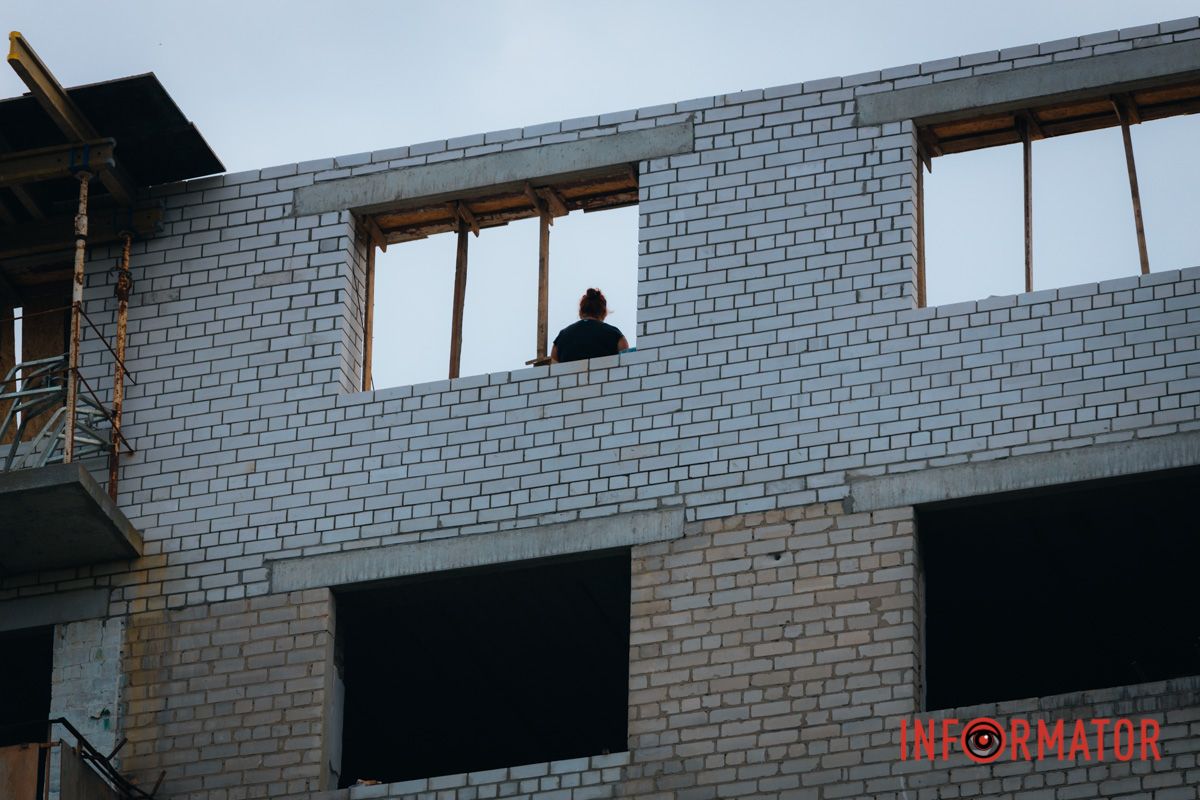 В Днепре на Эдеиды начали восстанавливать многоэтажный дом, в который в феврале попал Шахед 11