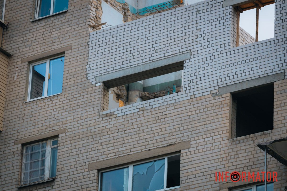 В Днепре на Эдеиды начали восстанавливать многоэтажный дом, в который в феврале попал Шахед 10