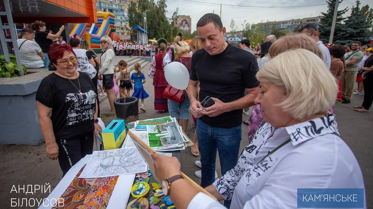 В Каменском провели благотворительный художественный марафон в поддержку ВСУ