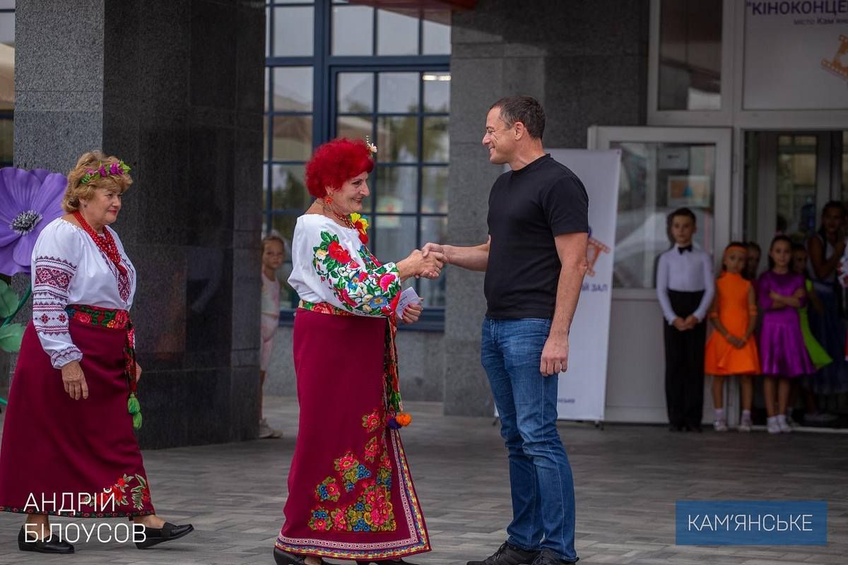 У Кам'янському провели благодійний мистецький марафон в підтримку ЗСУ У Кам'янському провели благодійний мистецький марафон в підтримку ЗСУ 1