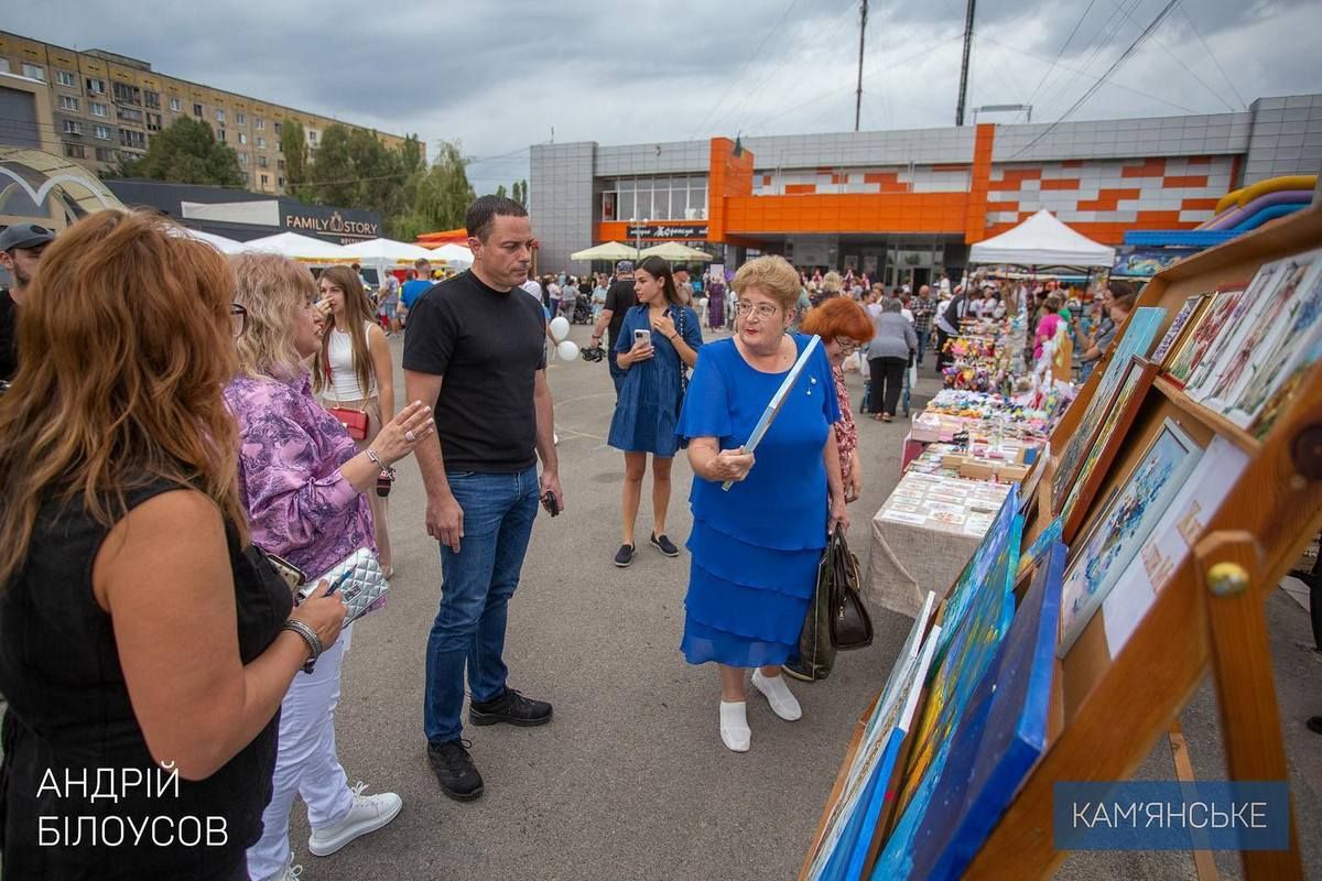 Частина коштів з продажу буде спрямована на підтримку ЗСУ У Кам'янському провели благодійний мистецький марафон в підтримку ЗСУ 5
