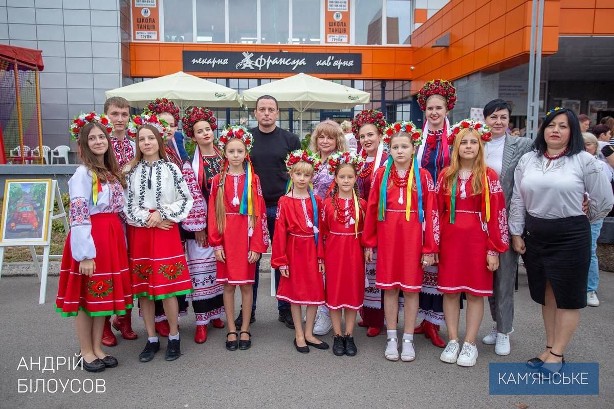 Благодійний мистецький марафон У Кам'янському провели благодійний мистецький марафон в підтримку ЗСУ 7