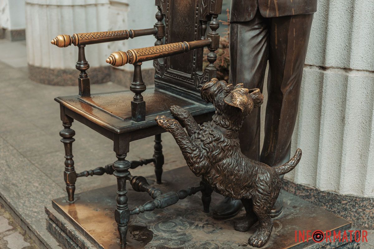 Кажуть, що якщо жінка хоче вийти заміж, вона повинна просунути палець у перстень