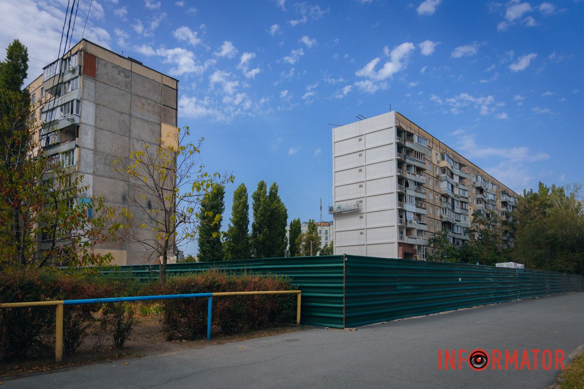 Демонтажники вручну очищали приміщення від меблів та інших речей, що забрало багато часу