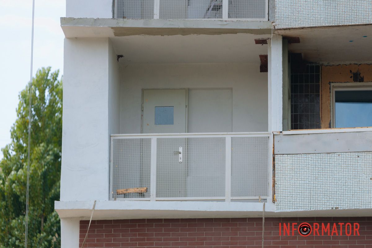 У березні 2024 року почали демонтовувати 9-й поверх будівлі