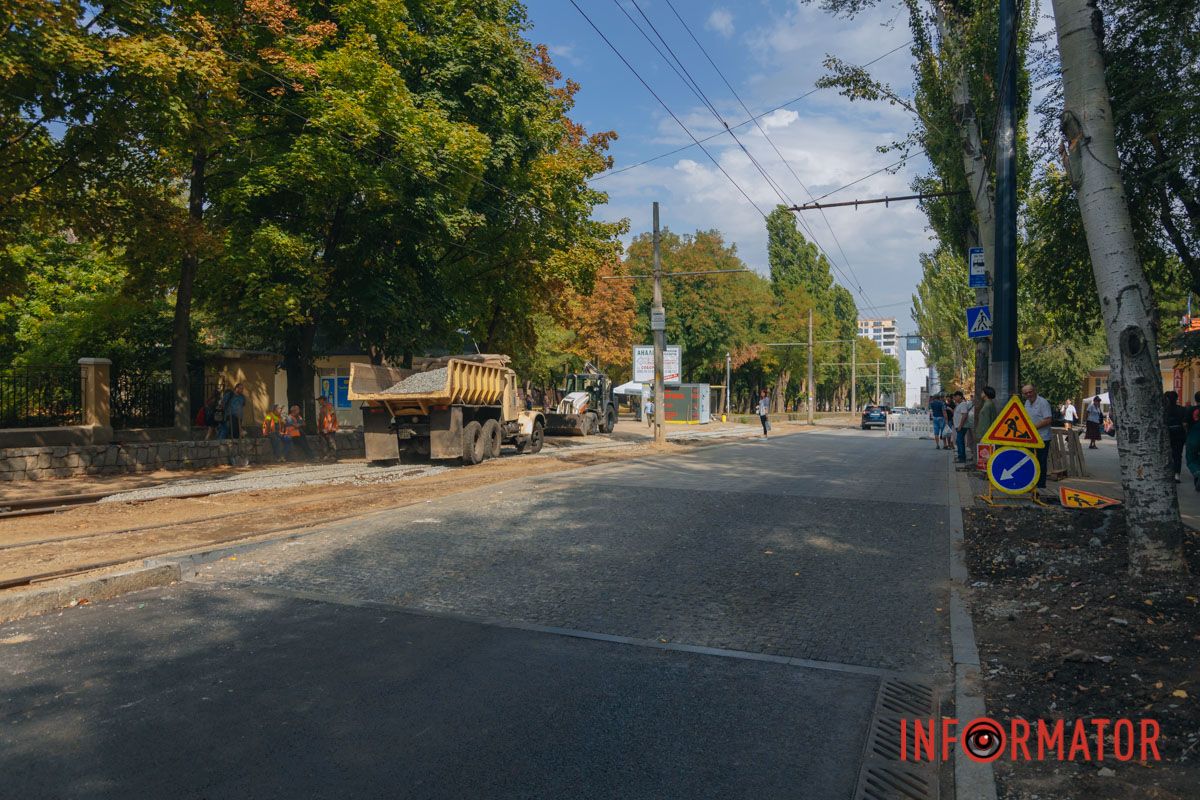 У Дніпрі на Соборній площі з'явилася перша “віденська” платформа 27