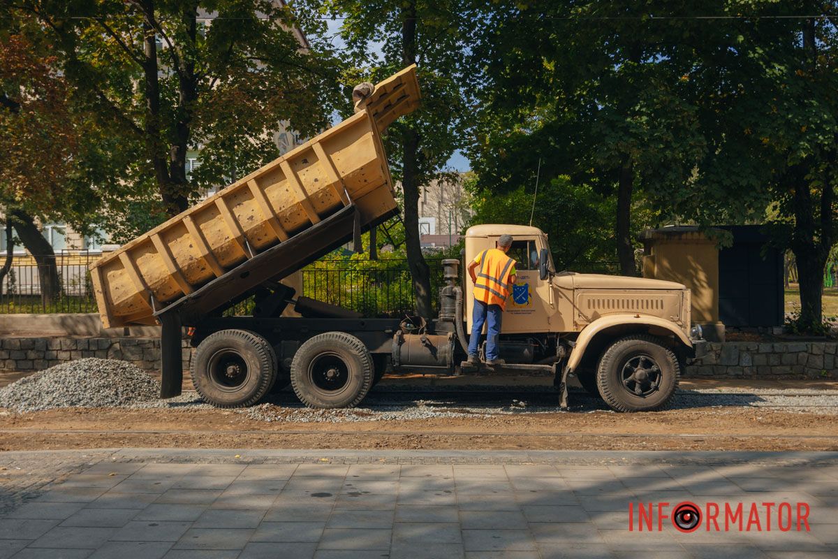 У Дніпрі на Соборній площі з'явилася перша “віденська” платформа 25