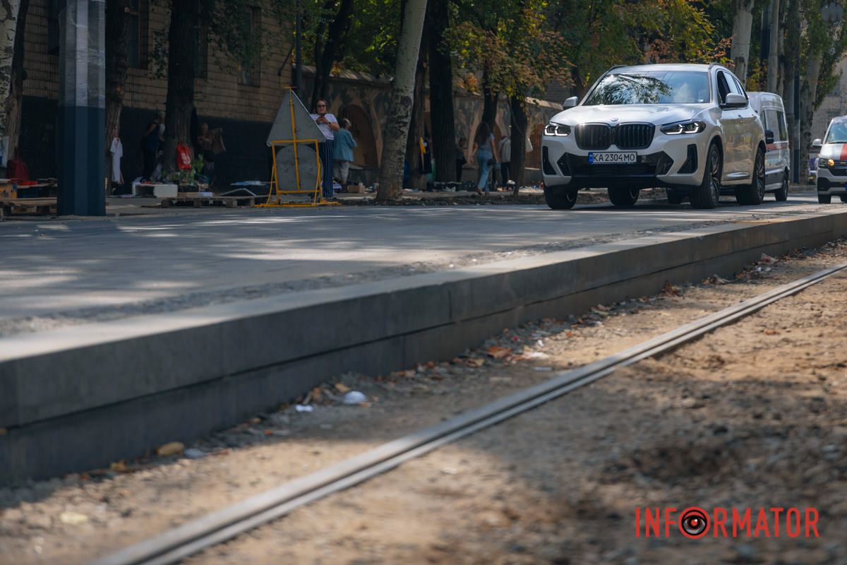 У Дніпрі на Соборній площі з'явилася перша “віденська” платформа 17