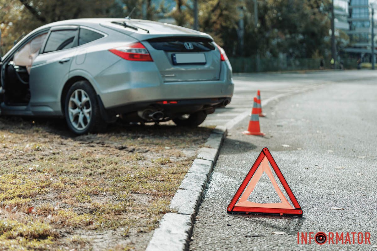 У Дніпрі на Набережній Перемоги Honda влетіла у дерево 6