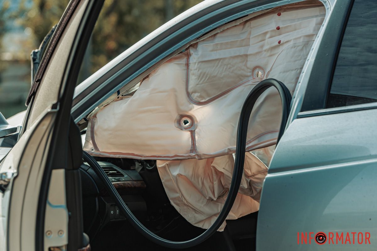 У Дніпрі на Набережній Перемоги Honda влетіла у дерево 11