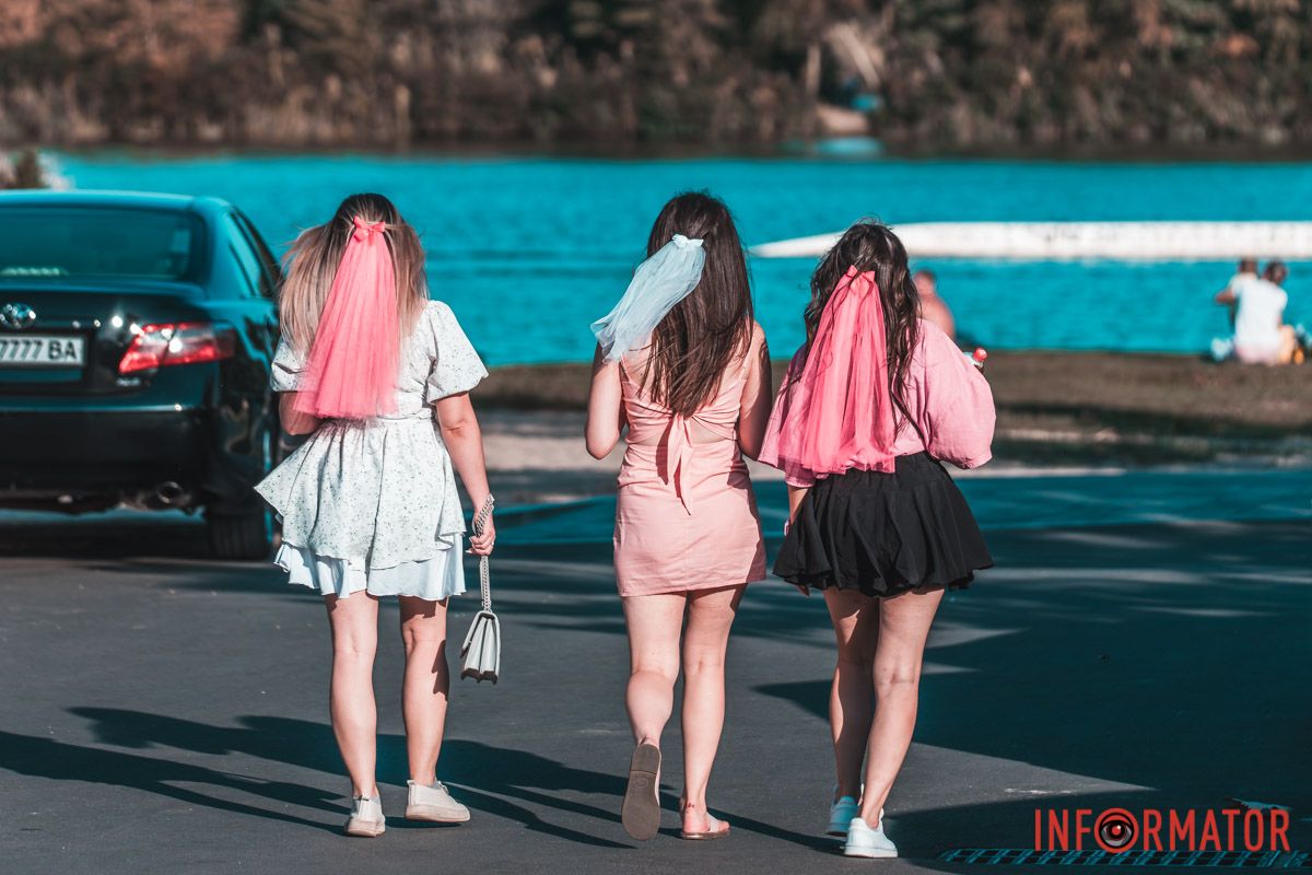 Хочеться скоріше прихилиться,