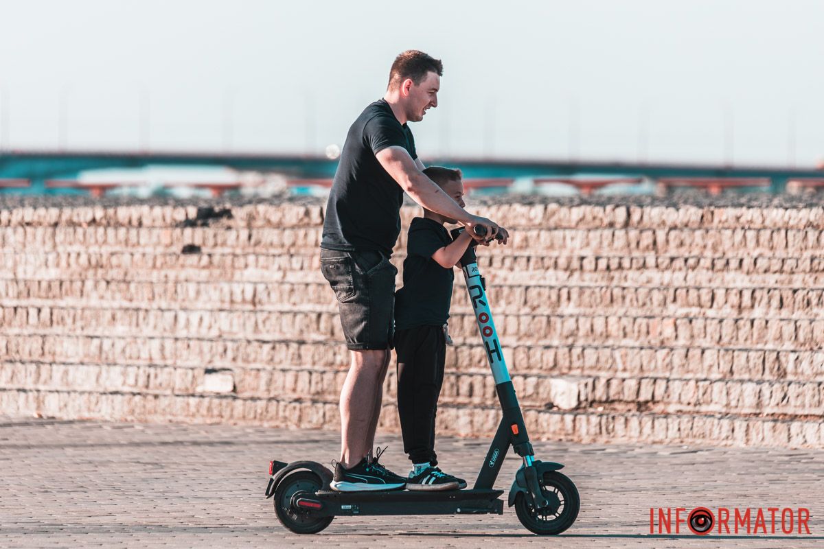 Тривожно слухали степи,