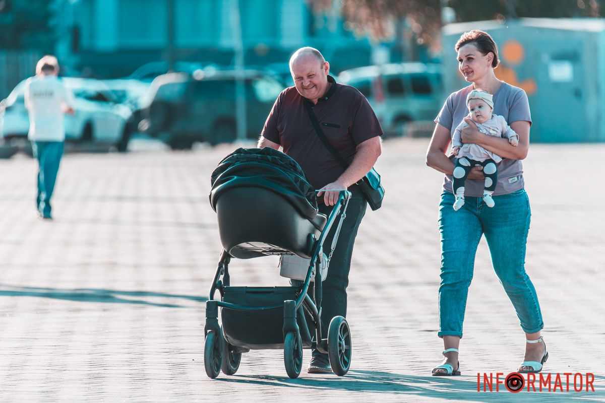 Де давнина Дніпра розлога,