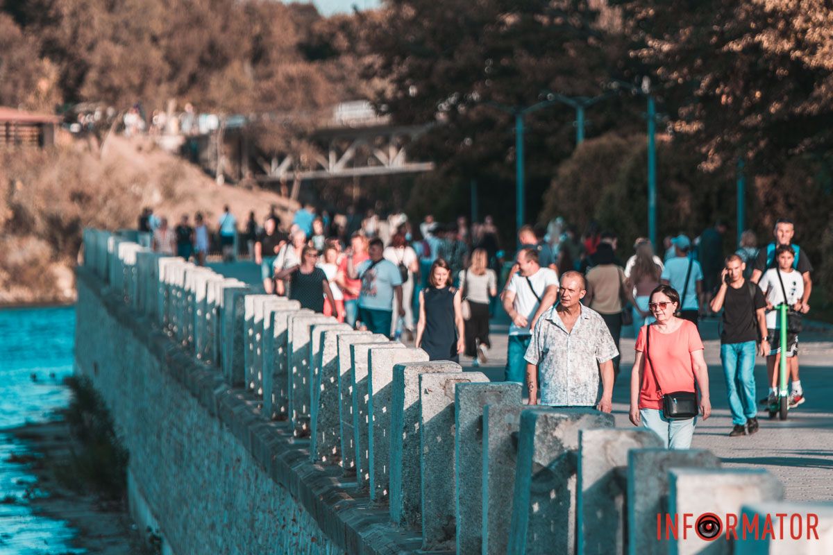 В розлогім глобівськім саду.