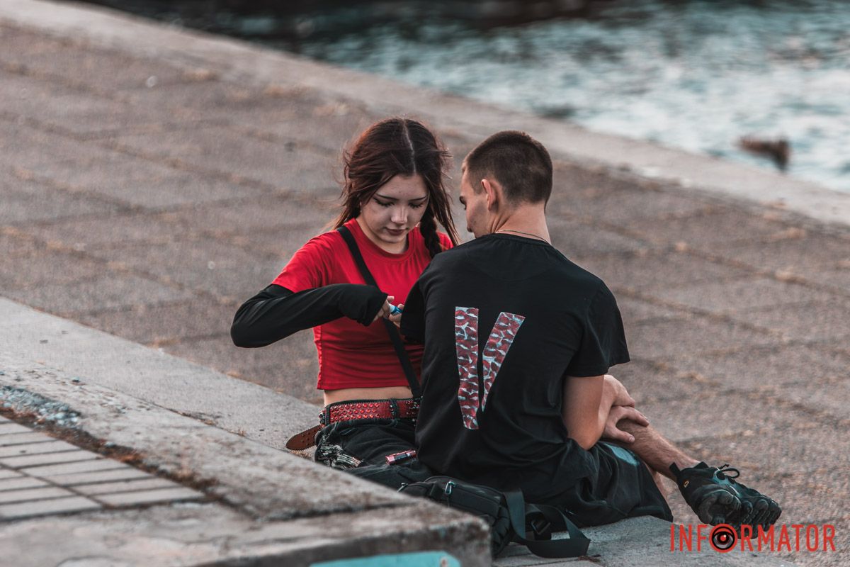 Бо не спинить навалу літ…