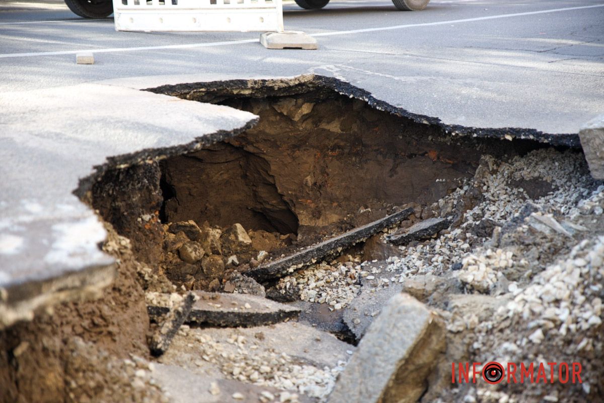 У Дніпрі на Харківській на дорозі утворився “портал”: рух ускладнено 8