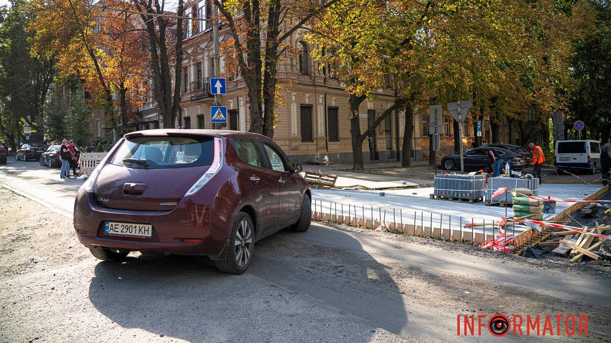 Почему в Днепре почти каждый день перекрывают движение по площади Соборной