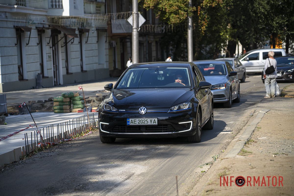 Машины направляются к проспекту Яворницкого