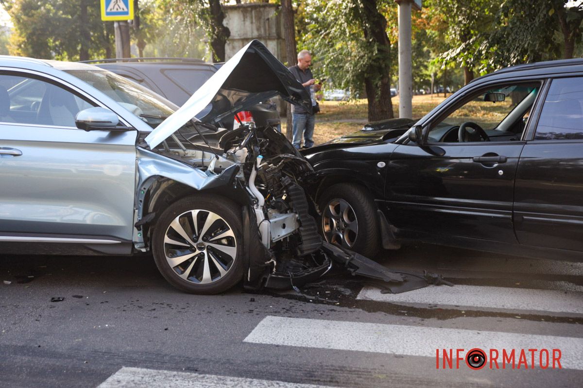 У Дніпрі на Степана Бандери зіткнулися Kia, Subaru та Baic: рух ускладнено 16