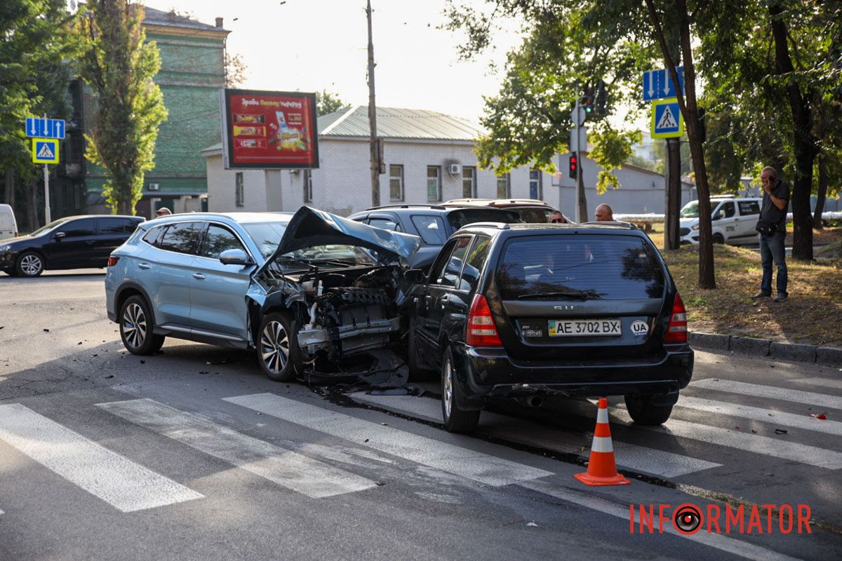 У Дніпрі на Степана Бандери зіткнулися Kia, Subaru та Baic: рух ускладнено 1