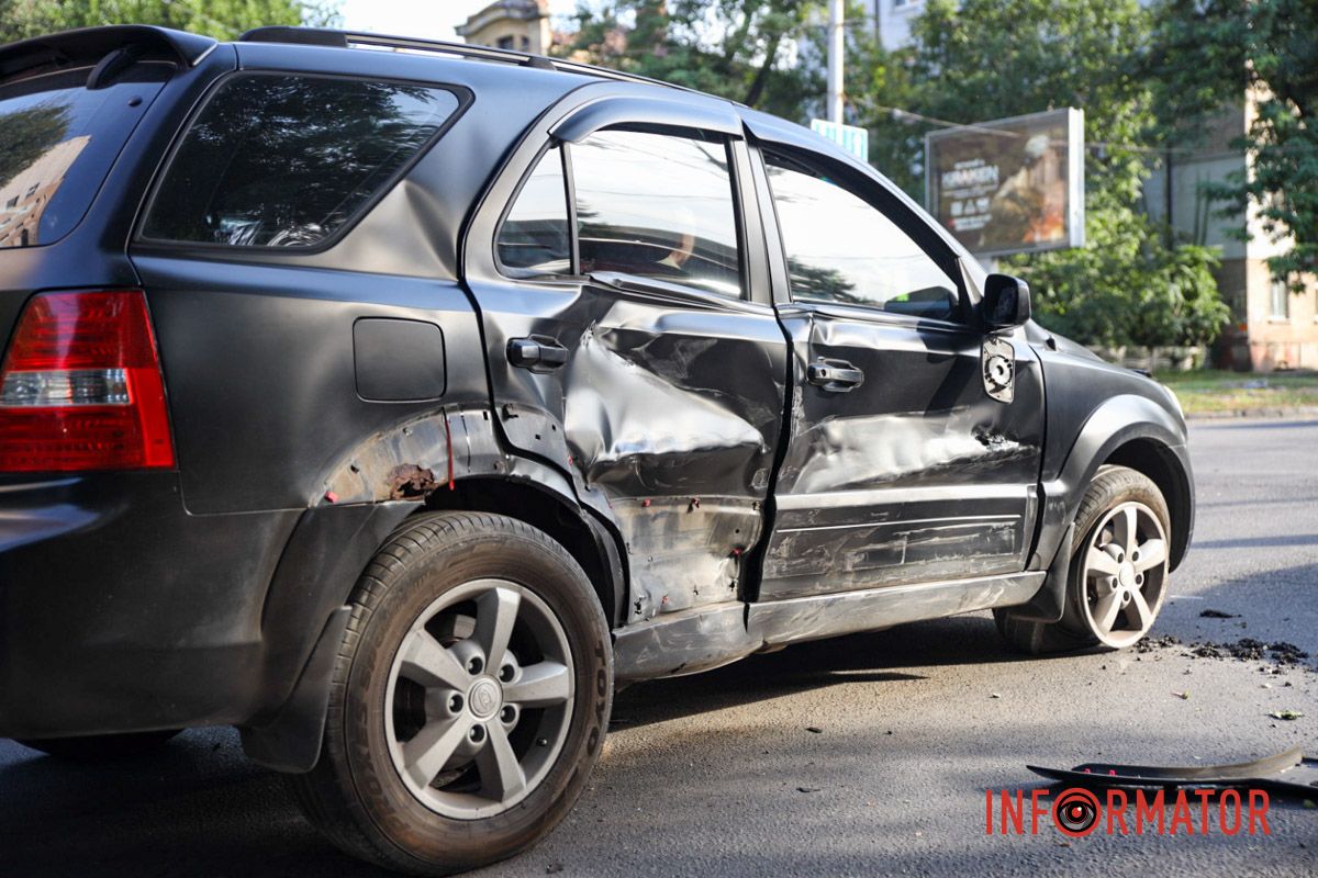 У Дніпрі на Степана Бандери зіткнулися Kia, Subaru та Baic: рух ускладнено 3