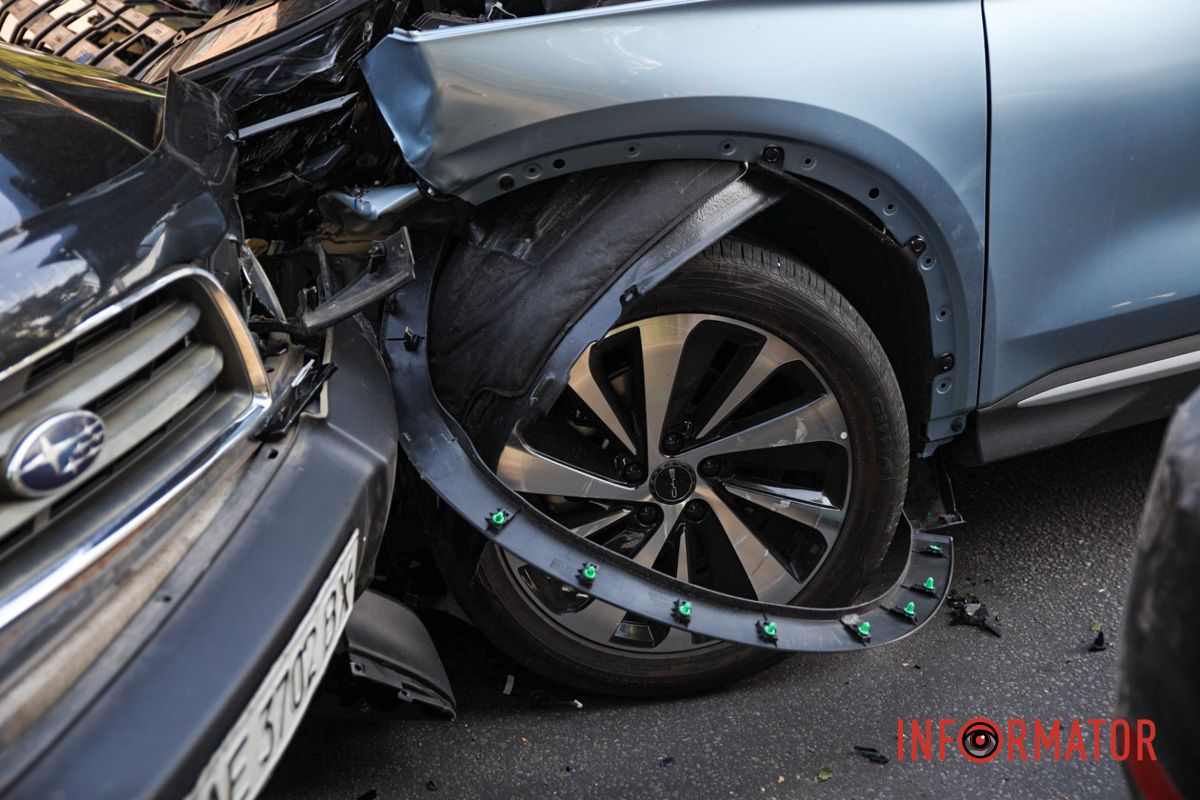 У Дніпрі на Степана Бандери зіткнулися Kia, Subaru та Baic: рух ускладнено 6
