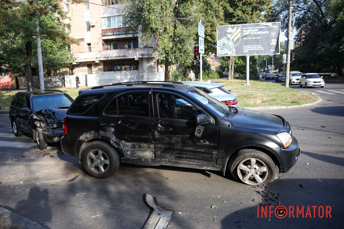 У Дніпрі на Степана Бандери зіткнулися Kia, Subaru та Baic: рух ускладнено 9