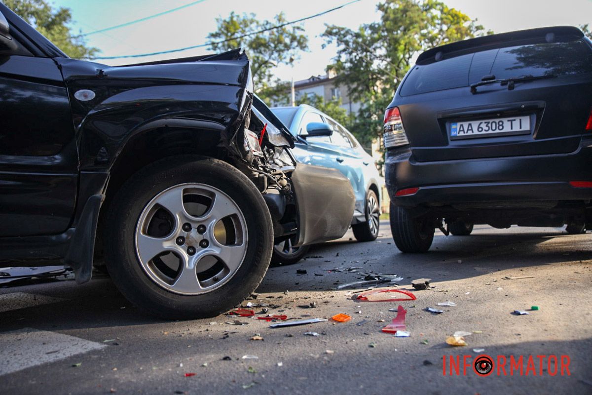 У Дніпрі на Степана Бандери зіткнулися Kia, Subaru та Baic: рух ускладнено 13