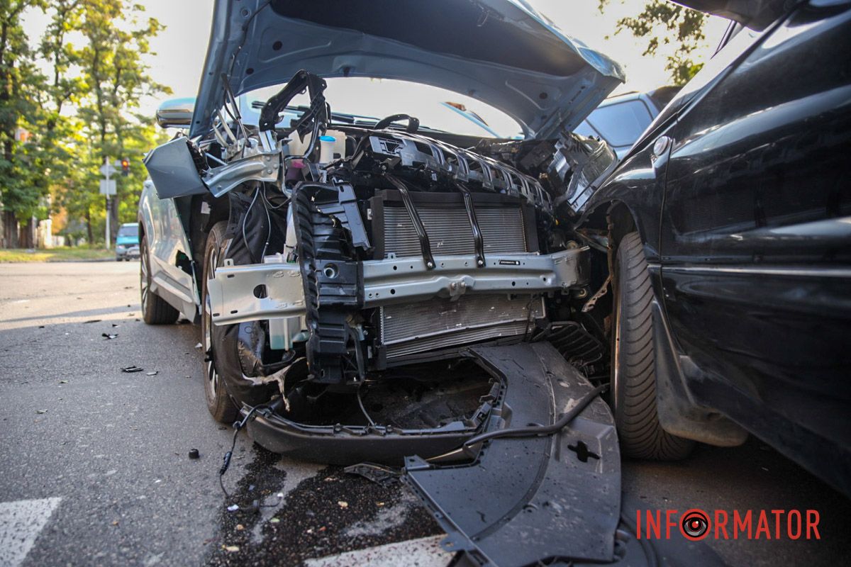 У Дніпрі на Степана Бандери зіткнулися Kia, Subaru та Baic: рух ускладнено 15