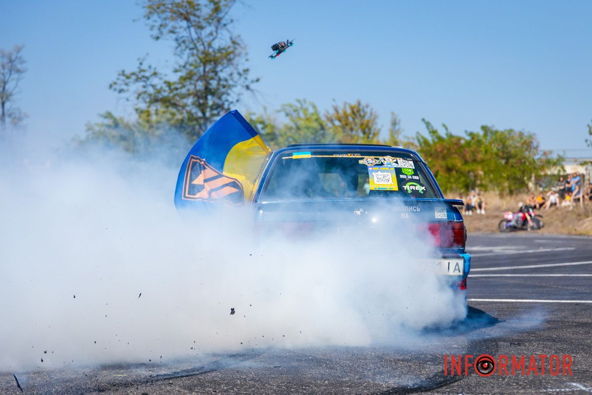 Дрон майже не відставав