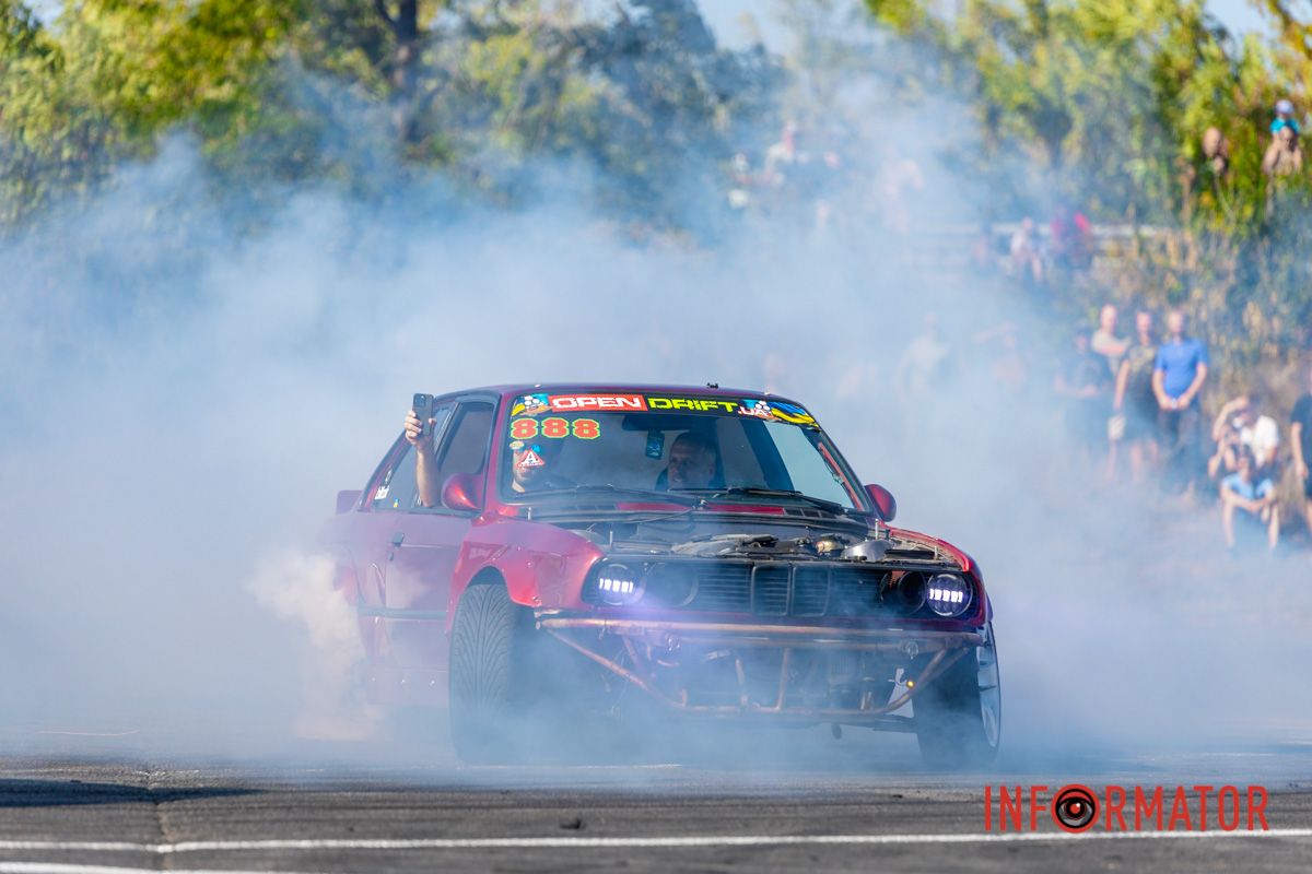 Організував івент автомобільний клуб Race Empire