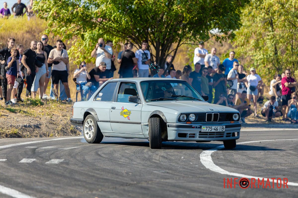 Зібралося декілька сотень глядачів