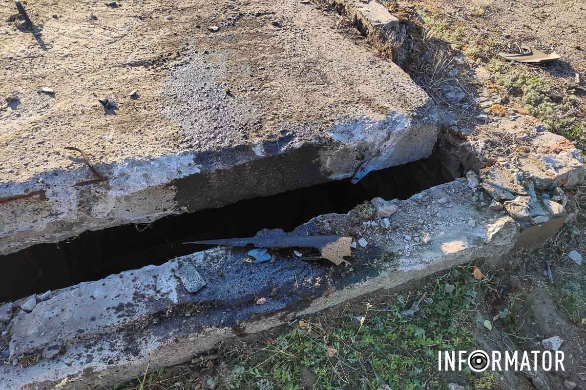 Бережіть себе У Дніпрі на Сонячній Набережній вантажівка перекинулась на дах: постраждав чоловік 6