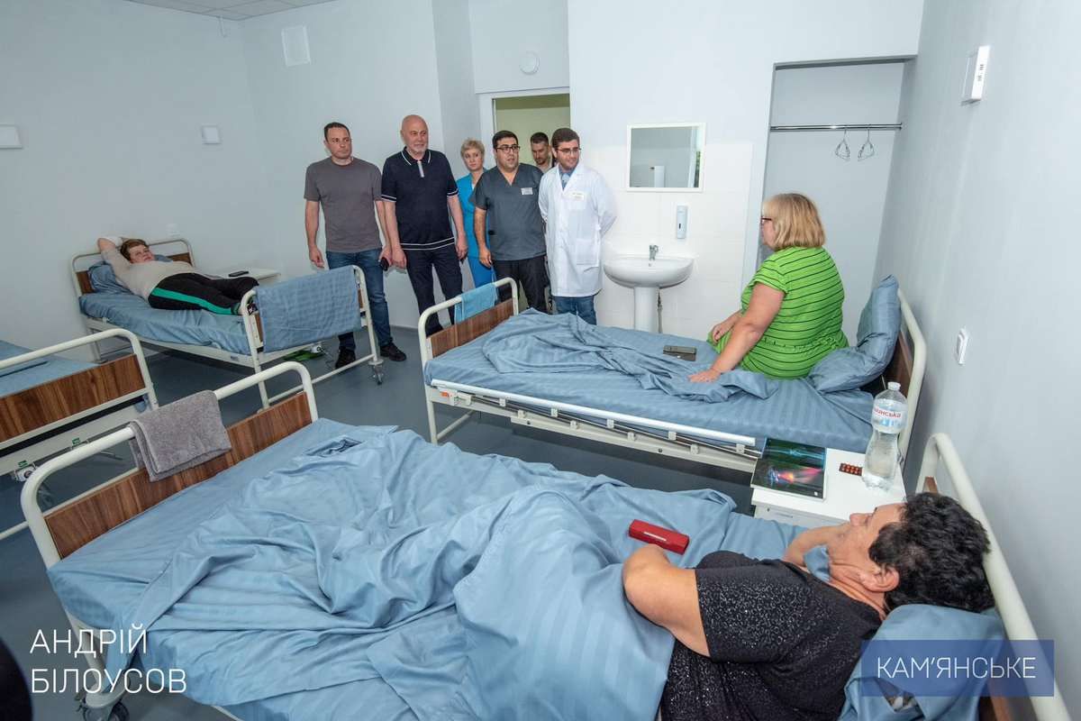У Кам‘янському до Дня міста відкрили після ремонту відділення у двох лікарнях 1