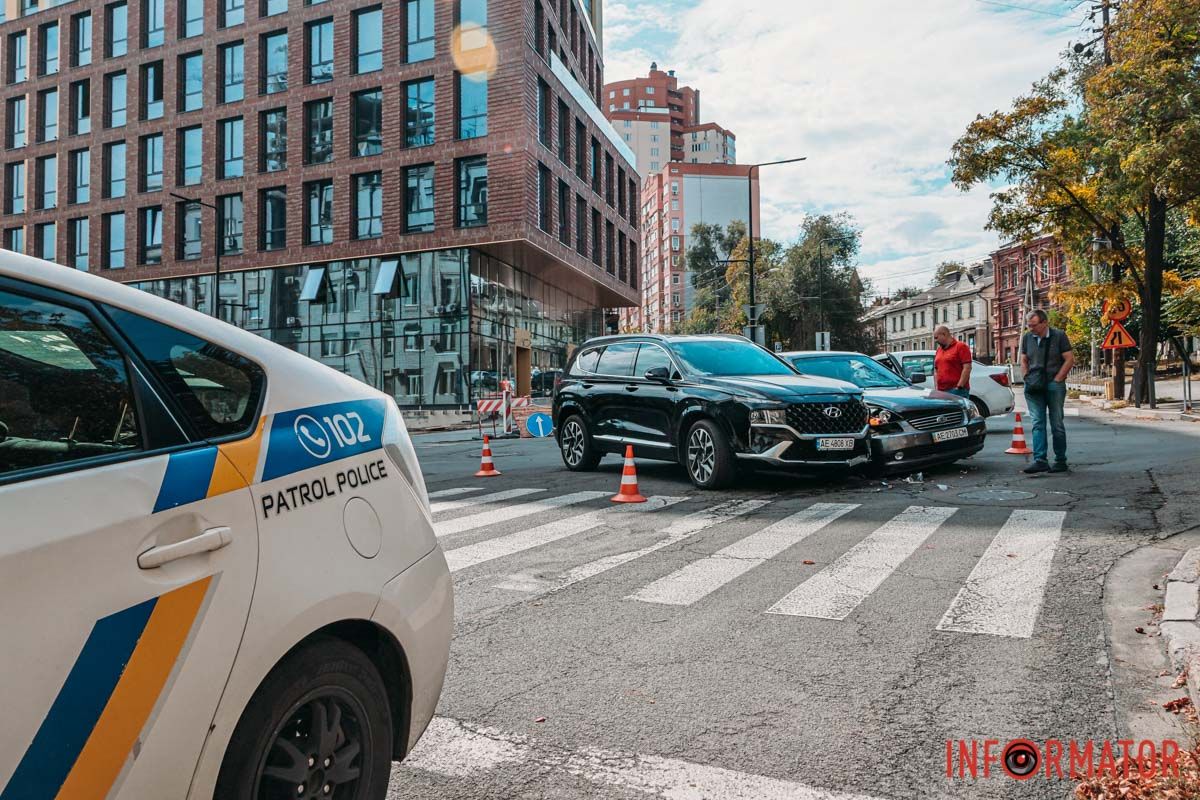 У Дніпрі на Старокозацій Hyundai зіткнувся з Kia: зайнята смуга руху 2