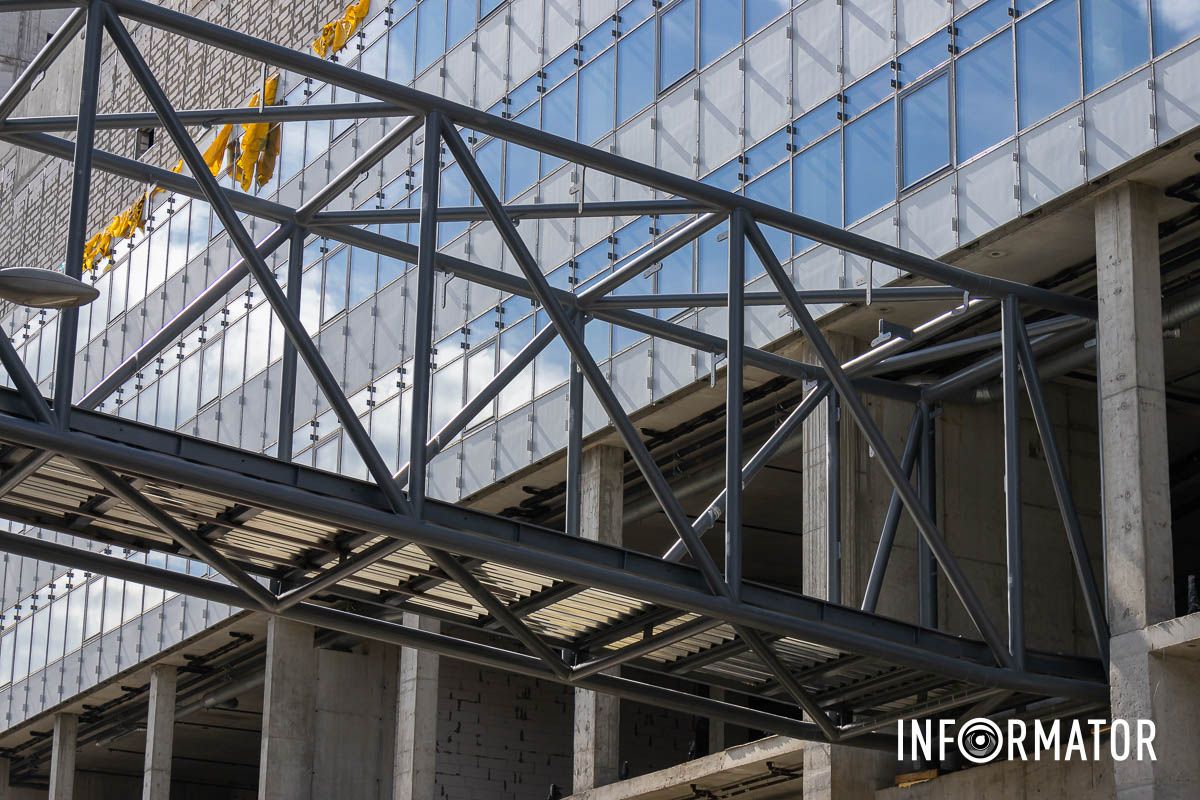 ТДЦ  Строили надземный переход: улицу Харьковскую в Днепре открыли для проезда 13