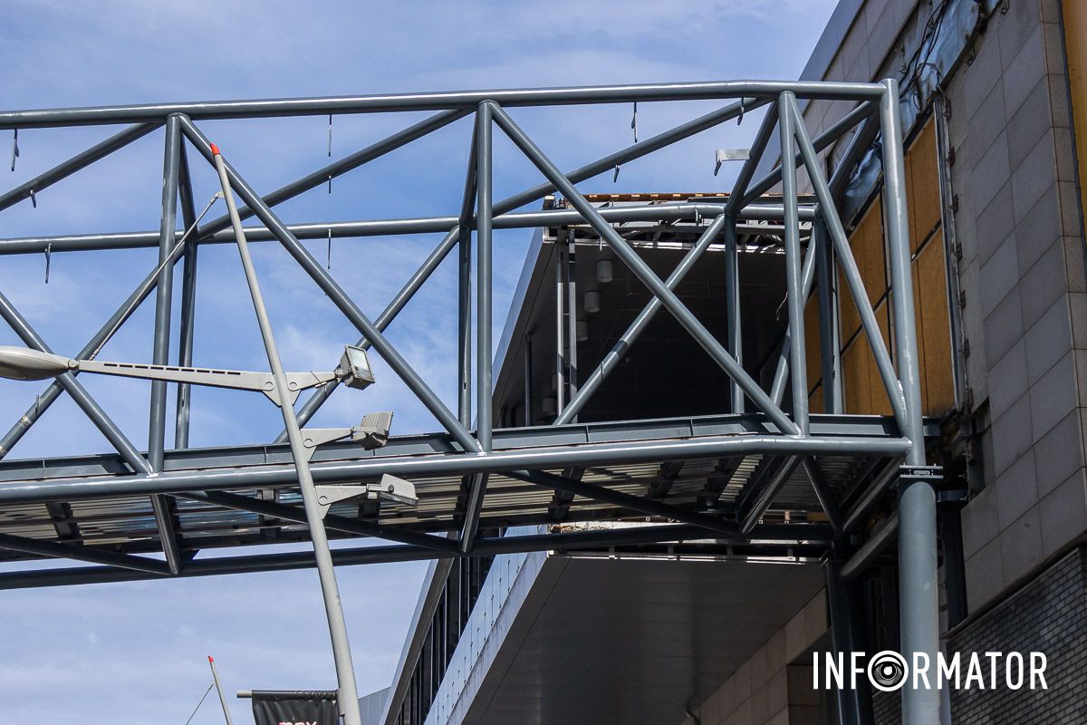 Планировалось, что все работы выполнят с 3 по 12 сентября Строили надземный переход: улицу Харьковскую в Днепре открыли для проезда 3