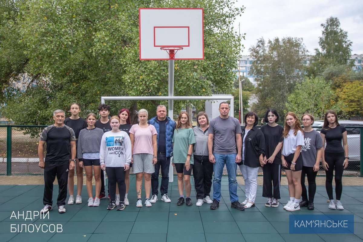 Также офицеры проводят просветительские лекции, занимаются профилактикой конфликтов и правонарушений Проект «Офицер образовательной безопасности»: в школах Каменского дежурит полиция 8