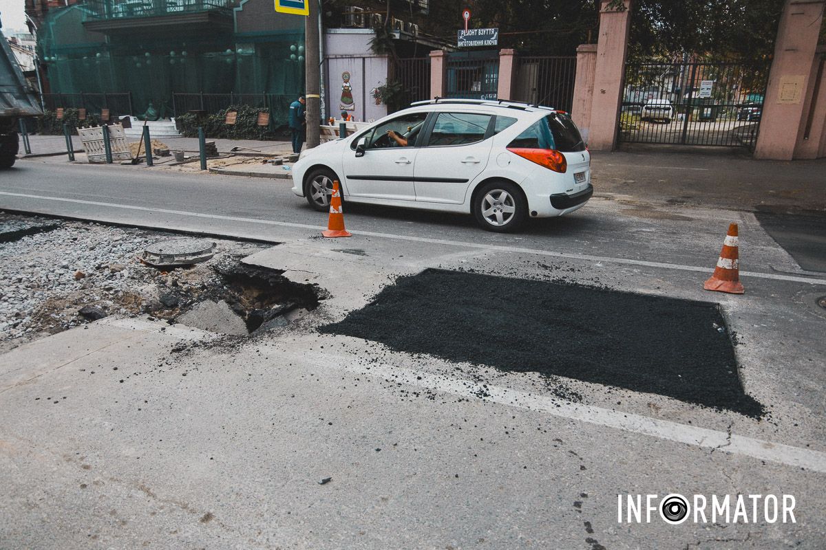 У Дніпрі на Харківській вдруге за тиждень утворився "портал": в ямі застрягла вантажівка 1