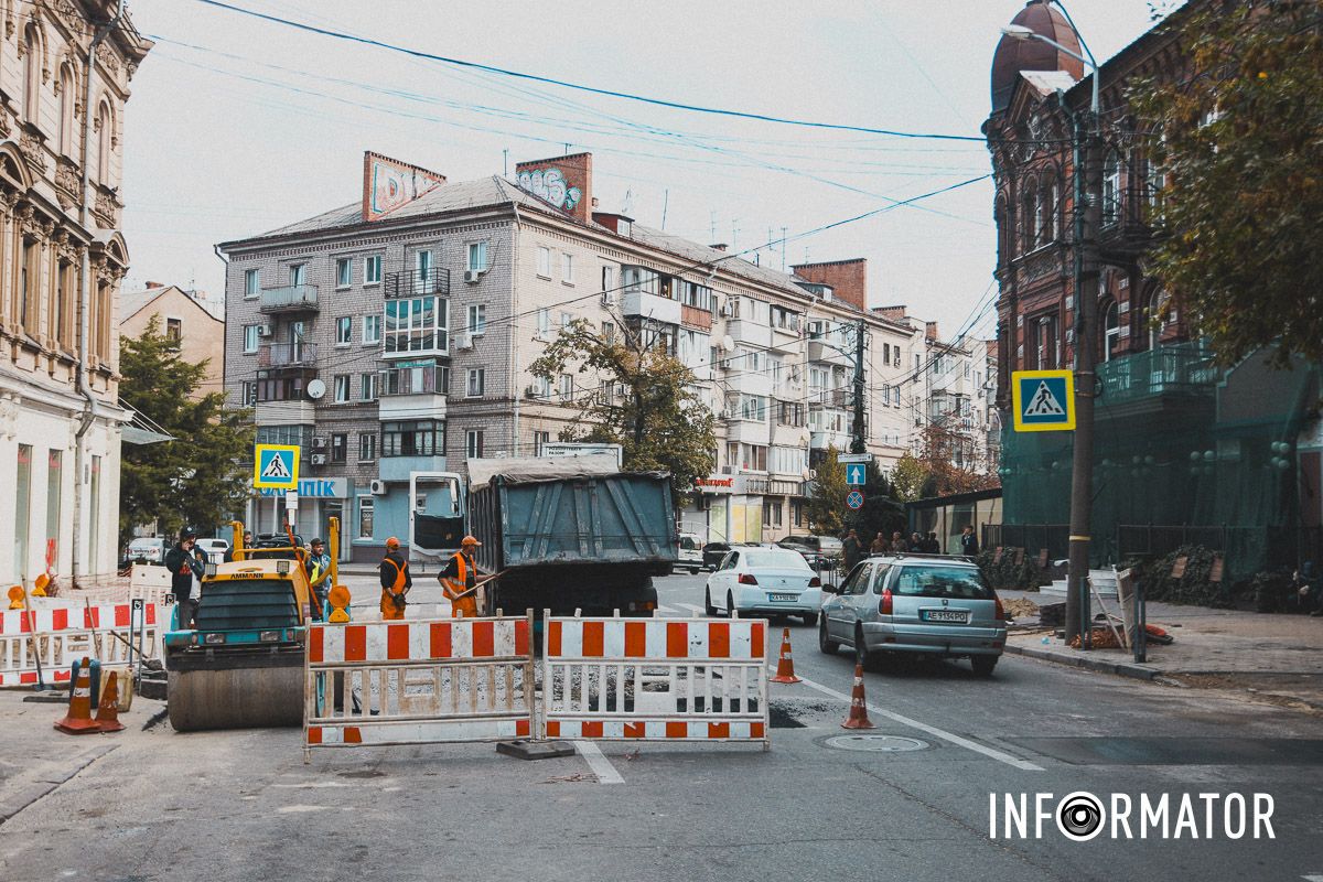 У Дніпрі на Харківській вдруге за тиждень утворився "портал": в ямі застрягла вантажівка 4