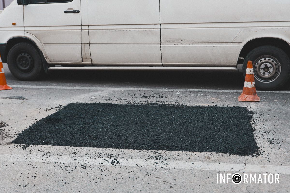 У Дніпрі на Харківській вдруге за тиждень утворився "портал": в ямі застрягла вантажівка 5