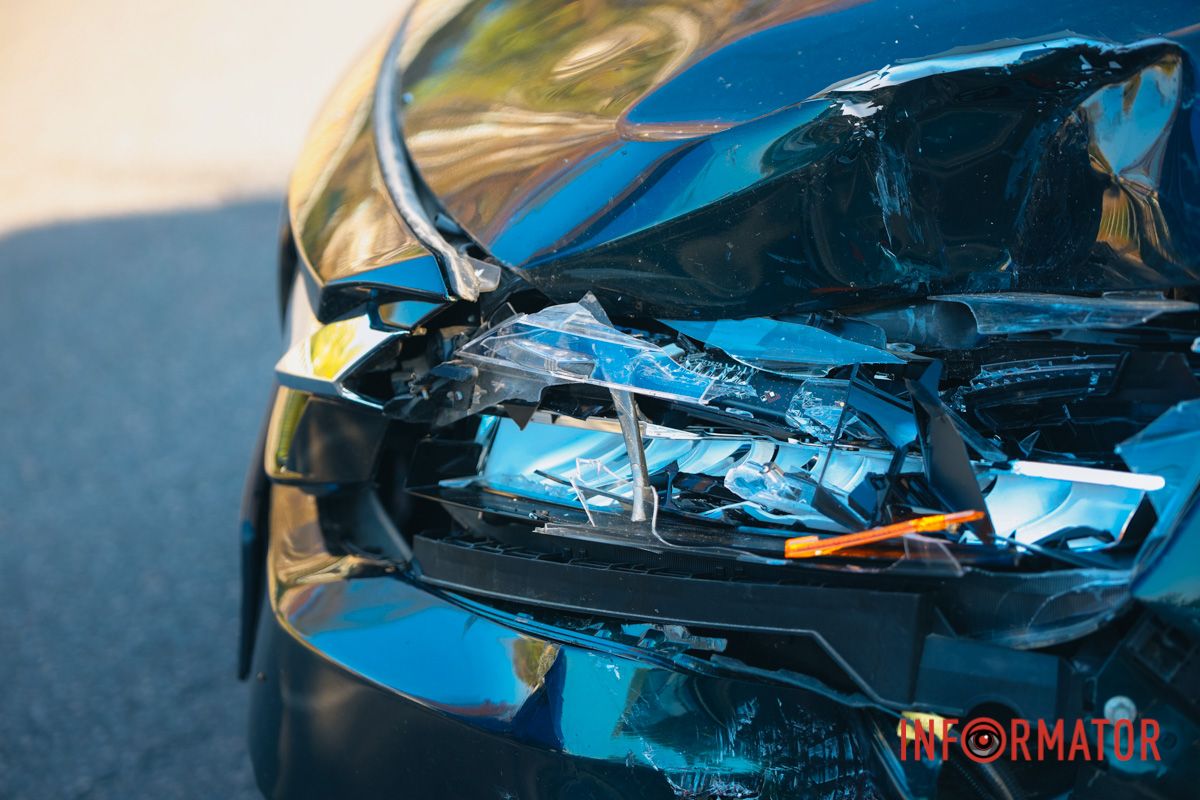 У Дніпрі на Панікахи Honda збила мотоцикліста: водія двоколісного шпиталізували 10