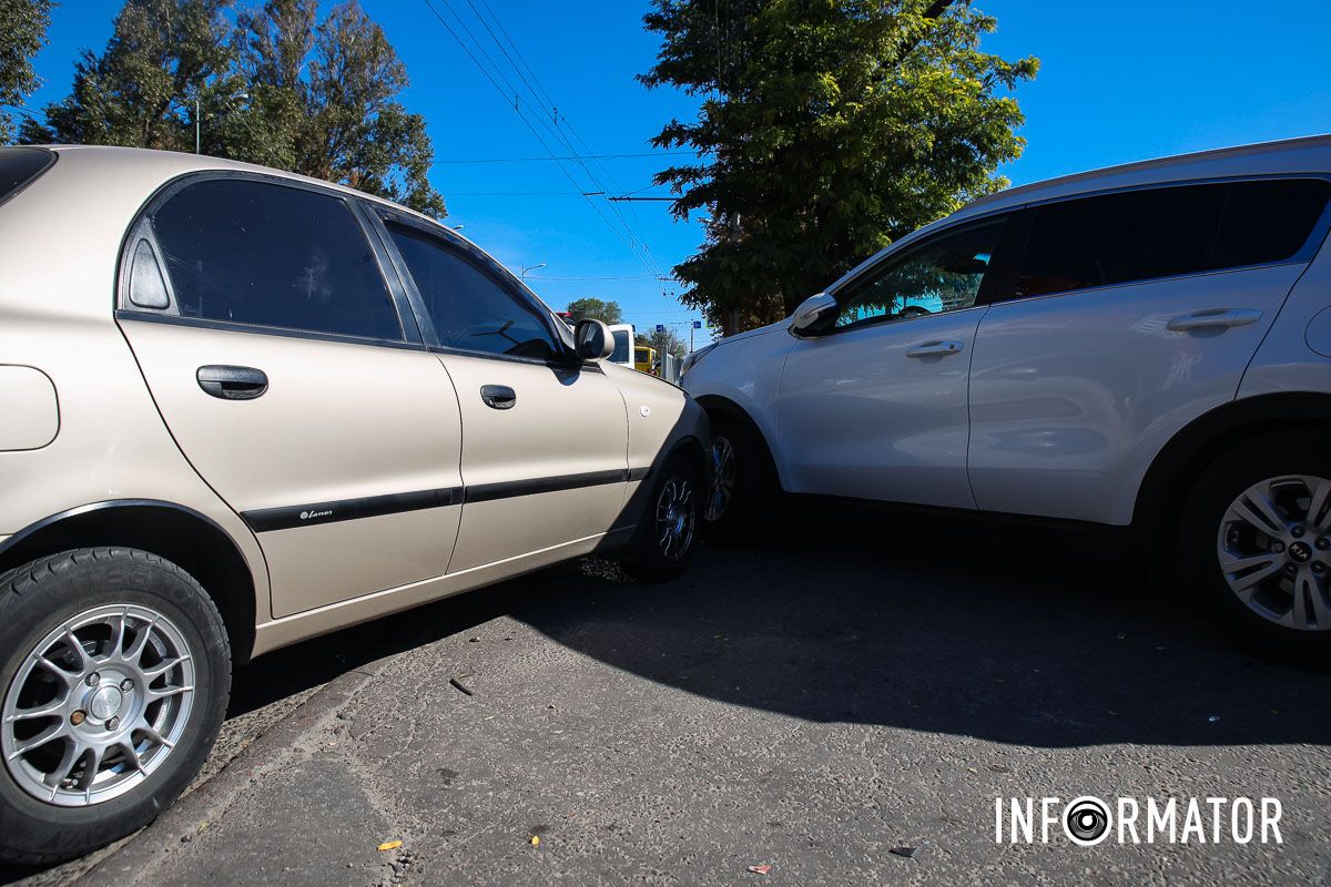Предварительно, водитель Audi ехал по Запорожскому шоссе в направлении Паникахи, а водитель Daewoo - во встречном направлении