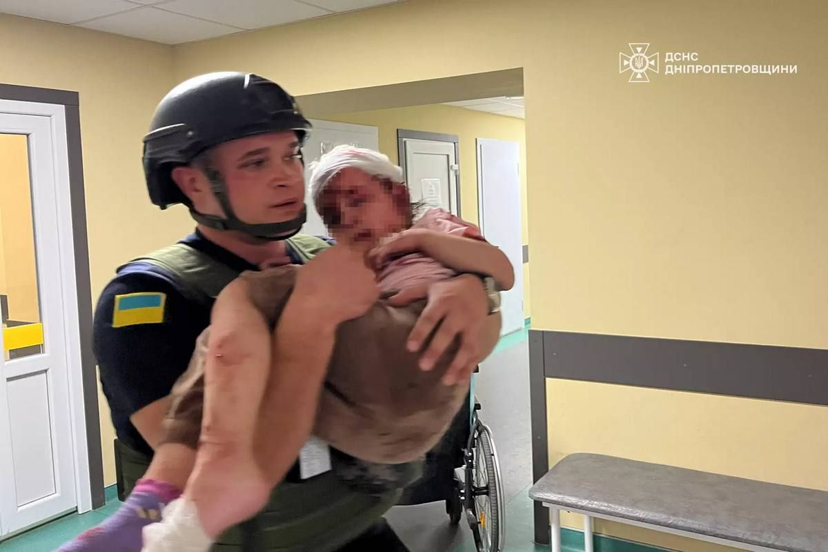 Поранені 4-річна дівчинка та 25-річний чоловік Поранені 4-річна дівчинка та 25-річний чоловік