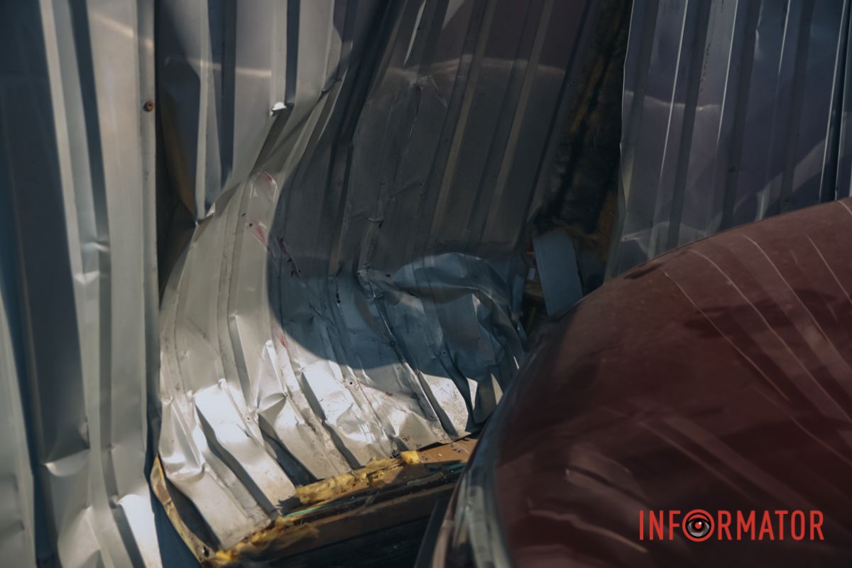 В Днепре вблизи Калиновского рынка Honda наехала на женщину и врезалась в магазин 5